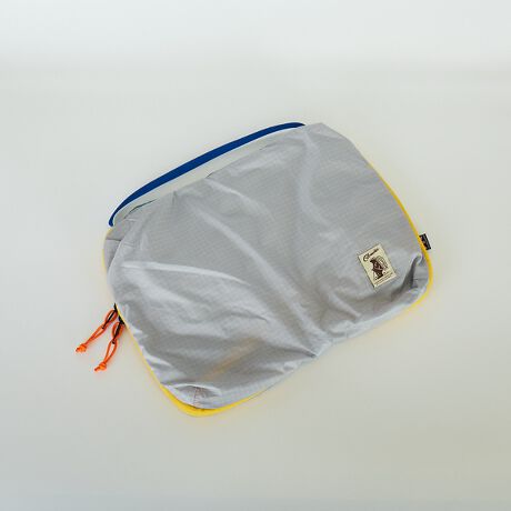 [^ԁF04519854122]ߗނ⏬JeS[Ƃɐł邩AobOL[P[X̒B}`Ƃ̂Ńg[i[Ȃǌ̈ߗނ[ł܂Bɒ݂艺łfUCŁÃN[[bgtbNɂ̂܂܊|Ďg܂B؍ݒוU炩炸AoX[YŉKɉ߂܂ByʂŏvȃbvXgbvngpASĎg^tByCOBMASTER/Ru}X^[zRu}X^[́A1971NɃCMXŐ܂ꂽAW[uhBuh̃[cł1970ÑCMX̃AEghAV[ɒʂAgȃGbZXRu}X^[Ǝ̃W[X^CāB[RZvgɁuJWAȋ@\vfAW[KɂACeWJĂ܂BRu}X^[1970NɃCMXŐ܂ACOB BEAR̃N}̃}[NňĂAEghAuhłBA~t[tiCfނ́uGEMPACKvn߁AgAEghAKɂhlXȃACeWJĂ܂Bꂩ甼IAłuh̃[c؂ɂA CtX^CɊYlXȃACeWJĂ܂B