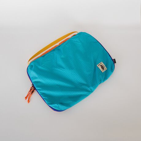 [^ԁF04519854122]ߗނ⏬JeS[Ƃɐł邩AobOL[P[X̒B}`Ƃ̂Ńg[i[Ȃǌ̈ߗނ[ł܂Bɒ݂艺łfUCŁÃN[[bgtbNɂ̂܂܊|Ďg܂B؍ݒוU炩炸AoX[YŉKɉ߂܂ByʂŏvȃbvXgbvngpASĎg^tByCOBMASTER/Ru}X^[zRu}X^[́A1971NɃCMXŐ܂ꂽAW[uhBuh̃[cł1970ÑCMX̃AEghAV[ɒʂAgȃGbZXRu}X^[Ǝ̃W[X^CāB[RZvgɁuJWAȋ@\vfAW[KɂACeWJĂ܂BRu}X^[1970NɃCMXŐ܂ACOB BEAR̃N}̃}[NňĂAEghAuhłBA~t[tiCfނ́uGEMPACKvn߁AgAEghAKɂhlXȃACeWJĂ܂Bꂩ甼IAłuh̃[c؂ɂA CtX^CɊYlXȃACeWJĂ܂B