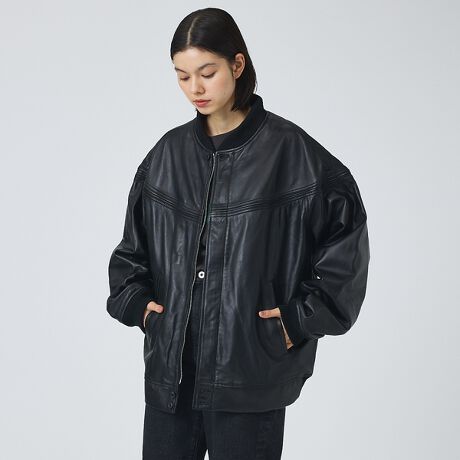 [^ԁF04510030019]NVbNƃ_A㎿U[̖iTOWNCRAFT̗jے_[r[X^CWPbgAґɃtU[dlōč\zB1960`70NɃAJňꂽAZ䁕{bNXVGbg̔C͂̂܂܂ɁA_炩Ȃ₩ȃU[̗pBuԂɊdʊƍAđʂтɔɓłɏ̃tBbǵA܂ɖ{́B݌|Pbg̃fBe[A炩ȃCjOȂǁABe[WA[JCũGbZX𒉎ɍČȂAIȒSnƑϋvvXBނقǂɐ[܂FV́ÁghƂȂANƂƂɈĂ܂BJWAȃfjX^CAgbhȃ`mpXbNXƂ̑gݍ킹܂ŁAR[fBl[g͖̕BꖇD邾ŁAĩX^CÑNVbNOWA[ւƕςiłBX^CO`mp{U[V[YŃgbhɃfj{u[cŃAJWCNɃXbNX{Xj[J[ŉIȃJWA~bNXyTOWNCRAFTi^ENtgjz1927NɃAJEyVojABŒaAJC PenneỹvCx[guhB[NAJWAAgbh܂ŕLX^CĂA50`70ÑBe[WsłlCւB̃t@bVV[ɍ킹ÄӏȂAbvf[gꂽRNVWJB#TOWNCRAFT #^ENtg #LeatherJacket #DerbyJacket #U[WPbg #_[r[WPbg #AJW #Be[WCN #NVbNX^C #lJWA