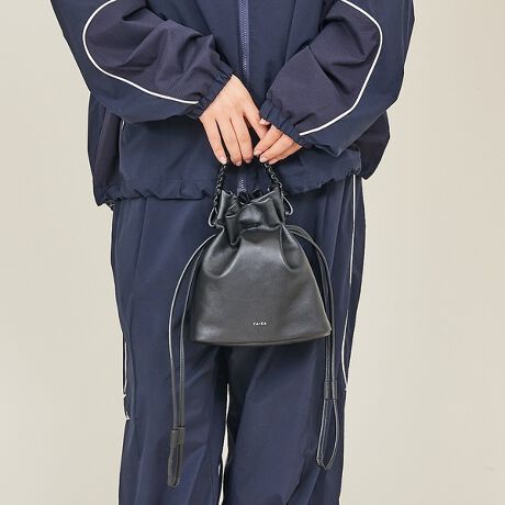 [^ԁF04510054112]EGXgɂ΂ߊ|ɂΉBו߂̗̓鑊_BYARKAi[Jjɂ鉡VGbg̃rbOTCY{fBobOi^ԁFY2508ARB79jBEGXg|[`ƂĂNX{fBƂĂg2WAYdlŁAڈȏ̎e͂́B̔⃏}CAs̃TuobOƂĂ􂷂ėp̍fUCłB̃Ch{fBōzybg{gA^ubgȂǂ[\ȑeʐ݌vtg^C^|PbgiWbvEI[vpjŉו𐮗₷\߉\ȃXgbvŃEGXgpE΂ߊ|̗X^CɑΉϋv̂fގgƕ⋭Xeb`ŃfC[gpɑς~j}ȊOςɋ@\IfBe[zAJWA炫ꂢ߂܂œށR[fBl[g}CJWAFp[J[{fjɃEGXg|[`ŃX|[eBɁBוo₷shɍœKBXg[gFI[o[TCỸgbvXɎ΂ߊ|ăANZgɁBc̃VGbgɍۂoBsEtFXF󂯂ʂ̓obNpbNɎ΂ߊ|AMdi͓|Pbg֕Ď[ƈSB~j}EVeBFmg[̃AE^[ɍ킹āAobO͍F܂͓nFł܂Ƃ߂ƐꂽۂɁBgp|CgFd𕪎U邽߁Ad͔wʑ̃|PbgɓƃtBbgサ܂ByYARKAi[Jjz͋@\ƃ~j}fUC𗼗obOuhB̎gd݌vƁÃX^CɓލT߂ȔłB#YARKA #[J #{fBobO #EGXg|[` #obO #eʃobO #2WAYobO #}C #gxMA #fC[[X #Y2508ARB79