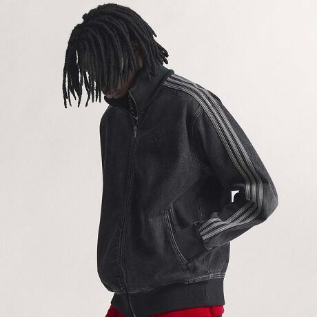 [^ԁF04520030301]adidas(AfB_X) ̃AfBJ[fjt@C[o[hgbNgbvB`IȃAfB_X̃gbNWPbg̏펯𕢂AfjfނŎdĂꂽ_ȃgbNgbvB^tȑfފƃI[ZeBbNȃX|[cX^CZAXg[głۗBꖳ̑݊܂Bقǂɖ킢fǰoNωy݂ȂA̃R[fBl[giグꒅłByadidas/AfB_Xzadidas OriginalsiAfB_X IWiXj́A2001NɃX^[gXg[gX|[cEFAuhłB1972N1996N܂ŁuadidasЁṽJpj[SgtHCSiOtSjV{}[NƂAAfB_XjpȂÃ݂gh𔽉fV샂fR{[Vi܂ŁA̐ꂽX^CւƐi𐋂ALACeWJĂ܂B