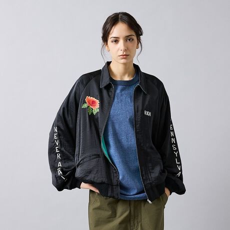 [^ԁF04520030007]THRIFTY LOOK / SOUVENIR GREENLAND BLOUSON /SATIN/VELOURubN1:SATINTeubN2:VELOURxA50ÑX[xjAWPbgAbvf[g܂BA[JCũfUCvf𐶂AIȃVGbgAfBe[ubVAbvĂ܂Bp^[́A{[̂钼IȃOX[u悢I[o[VGbgɎdグĂ܂BE\n̓|GXe/RbgTe/xA/2ށEnɂ|GXeTe̗p邱ƂŁAyʂőʂ̗ǂbNXSnłBEhJ̃`[t̓Be[Wł󏭂THULE GREENLANDX[xjAWPbg𒉎ɍČBE݁AA̓udlBEũeV̓Be[W̕Č邽ߏɂ߂ɂȂĂ܂BEWbv͑n1936N瑱AJIDEALАt@Xi[gpByTHRIFTY LOOK/XteB[bNzTHRIFTSHOP/XtgVbv́AAJ̍xOɂ悭nɈ邨XB[hZ[̂悤łāAt[}[Pbĝ悤ŁA݂ȂWR~jeB[̂悤ł܂BBe[WAÒAƂɂ͒N̎vo܂JbWACe␧܂ŁAbNɕԂƂBXԂ́Aߏ̂₨΂Buq́AǂHvuÂ͌HvȂĉb͂ށAꏊBTHRIFTY LOOK/XteB[bŃAuÒvƂӖłBłÃACe͌ÒƂ킯ł͂܂BĎgx[VbNȃACeIсAÂ悫AJ̃X^CɌhӂ߂THRIFTY LOOK/XteB[bŃu邵v܂B Welcometo our THRIFT SHOPÍAVTHRIFTY LOOK/XteB[bNIł݂ĂI