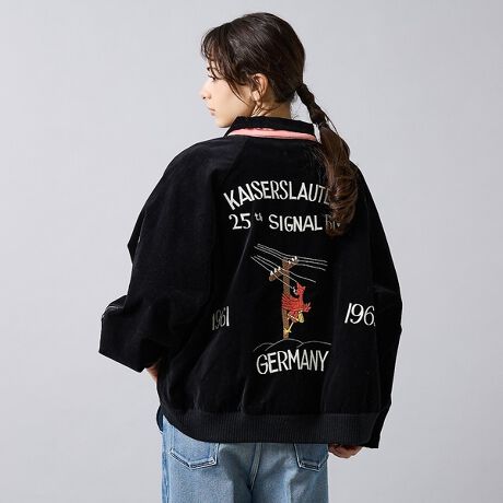 [^ԁF04520030007]THRIFTY LOOK / SOUVENIR GREENLAND BLOUSON /SATIN/VELOURubN1:SATINTeubN2:VELOURxA50ÑX[xjAWPbgAbvf[g܂BA[JCũfUCvf𐶂AIȃVGbgAfBe[ubVAbvĂ܂Bp^[́A{[̂钼IȃOX[u悢I[o[VGbgɎdグĂ܂BE\n̓|GXe/RbgTe/xA/2ށEnɂ|GXeTe̗p邱ƂŁAyʂőʂ̗ǂbNXSnłBEhJ̃`[t̓Be[Wł󏭂THULE GREENLANDX[xjAWPbg𒉎ɍČBE݁AA̓udlBEũeV̓Be[W̕Č邽ߏɂ߂ɂȂĂ܂BEWbv͑n1936N瑱AJIDEALАt@Xi[gpByTHRIFTY LOOK/XteB[bNzTHRIFTSHOP/XtgVbv́AAJ̍xOɂ悭nɈ邨XB[hZ[̂悤łāAt[}[Pbĝ悤ŁA݂ȂWR~jeB[̂悤ł܂BBe[WAÒAƂɂ͒N̎vo܂JbWACe␧܂ŁAbNɕԂƂBXԂ́Aߏ̂₨΂Buq́AǂHvuÂ͌HvȂĉb͂ށAꏊBTHRIFTY LOOK/XteB[bŃAuÒvƂӖłBłÃACe͌ÒƂ킯ł͂܂BĎgx[VbNȃACeIсAÂ悫AJ̃X^CɌhӂ߂THRIFTY LOOK/XteB[bŃu邵v܂B Welcometo our THRIFT SHOPÍAVTHRIFTY LOOK/XteB[bNIł݂ĂI