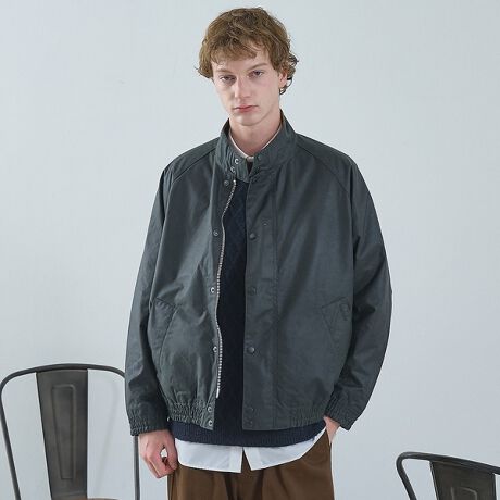 [^ԁF00513030004]NꑱugX|[gWPbgvIɃAbvf[gBłAEghAł􂷂A@\ƃfUC˔ꒅłBX^hJ[ƃXg[tbvhAƑ͐LkKȒSnBNVbNȃbNXhRbgfނAV̕ς₷ɂhƑϋv𔭊܂BTChɂ͕֗ȃEFg|PbgzuAX}[gtHȂǂ̕KiX}[gɎ[BꂽVGbgŁAJWA炫ꂢ߂܂ŕLX^CɎRɃ}b`܂ByfށzbNXhRbgBdy̒Ԃ̏d6IXn̗pBh͂̂܂܂ɑSVœ₷A⌃gpɂςBy[J[iԁzMWX2497yTCY\Lz[J[TCY3646[J[TCY3848[J[TCY4050yBARBOUR/ouA[zςʐ\Ƒϋv1894NȗAp̃AEghA}ɈpꑱĂuhBGUxXAGWoA`[Ycq̖ŉppBiCEgj̉h_Ă܂B݂ł̓AEghA[XłȂAt@bVƂĎ̃X^Cɂ̂lXɐȐlCւĂ܂B