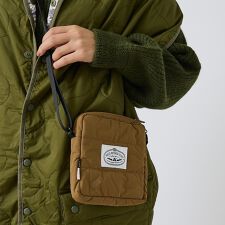 【POLER / ポーラー】PUFFER SHOULDER POUCH / パッ