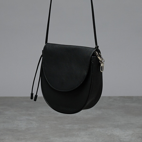 レザーショルダーバッグ | アルフレッド・バニスター(alfredoBANNISTER