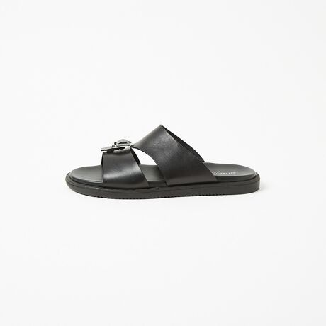 [^ԁF52501005053]yfUCzlXȃnCuh̃T_𐶎YĂC^ÃkIHJ[̍HōꂽT_Btg̃obN|CgɂȂĂ܂BAbp[̃U[̓fUCJbeBÔ݂Ȃ炸AKxɑfAʋCɂzꂽB܂AȐ̂ƂĂǂ\[NbV̂C\[gpĂ̂ŁA₷QłByfށzBLK:_炩ƌ򊴂X[XU[DBRNEMUS:_ChJbǧ^{U[yR[fBl[gzJWÃC[WT_ÃT_łYڃX^COƑQBXbNXnYȐñV[gpc⃏ChpcȂǂBĂ̑lȃX^COy݂By\[zo[y@zZgykIHJ[Ƃ́zC^AEgXJ[in1975NɑnƂꂽAC^ÃU[T_ƃuhBnƎn̊vɂAT_YɓElɂ镨Â͊mȕiƃfUCőȂM󂯂Ă܂B̋Zpƕi̍ACOL]̃T_AYĂ܂Bi摜́A̓p\RȂǂ̉{ɂAۂ̐FƈقȂČꍇ܂B炩߂BTCYɂāEʓIȃXj[J[ƔrĂ悻0.5cm`1cm傫Ă܂BEx.iXj[J[27.0cm𗚂ẮASIZEF42(26.0cm)xƂlBE^Al͂܂̂ŁA܂łQlxɂl܂Bӏt@bVdBLK̃CjOgpĂ邽߁ACɐFڂ̉\܂BF̔\bNX킹ꍇ͂ӂ肢܂B