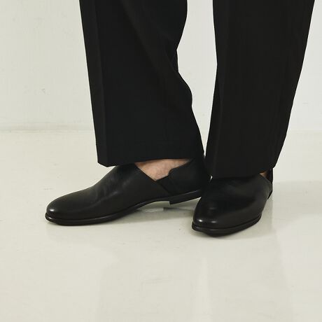 [^ԁF52021902901]yfUCzɔzTXeBiudl̓C\[ƃCjOɉHς݂̗]Ă܂gȂvgpBfUC̓JE^[XŃTChSAdlɂĂׁAXgXȂƂɃtBbg郌U[Xb|łBƂ̃gbvAԂ茩悤ɐ[GbW̌CIBChCWp̒Jȍ肪܂BVvŁAV[YXɊłfUCłByfށzC\[ƃCjO͊vŁAHς̗]Ă܂gȂvgpTXeBiuȃU[BubN:̂鋍ṽX[XU[BC\[̓S[hJ[BuE:̂鋍ṽX[XU[BC\[̓zCg̃p[J[Bu[O[:XEF[hBC\[͓(Jbp[)J[By\[zo[yEBYíjzEi摜́A̓p\RȂǂ̉{ɂAۂ̐FƈقȂČꍇ܂B炩߂BTCYɂāEʓIȃXj[J[ƔrĂ悻0.5cm`1cm傫Ă܂BEx.iXj[J[27.0cm𗚂ẮASIZEF42(26.0cm)xƂlBE^Al͂܂̂ŁA܂łQlxɂl܂B