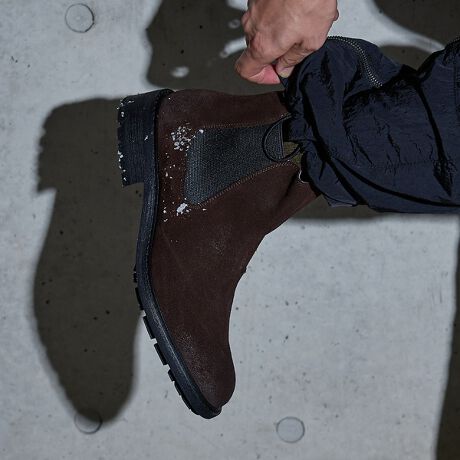 [^ԁF52021904320]yfUCz\[o[ɗ荞܂ꂽKX@ۂX𒼐ڑAKȕsACXObp[dl̃TChSAu[cB܂XȊO̘HʂłObv͂ɗDꂽOXt@Co[Xbvɂ]|Ȃǂ̃XNy܂BIŃ~j}ȃtHɁA̐NhXg[EFgdl̗pB@\lx[VbNŉIȃ[hYfUCɂ鎖ŁAfC[tH[}̃X^C܂ŕLΉ܂Byfށzʏ̃U[𑽂܂񂾔v̗pA₩ƂƂ芴̂鍂iU[gpBy@zObhC[EFgyʒzDyXevCXXAOAEgbgp[NDykLXTCYɂāEʓIȃXj[J[ȂǂƔrĂ悻0.5cm`1cm傫Ă܂BEx.i27.0cm𗚂ẮASIZEF42(26.0cm)xƂlBE^Al͂܂̂ŁA܂łQlxɂl܂B