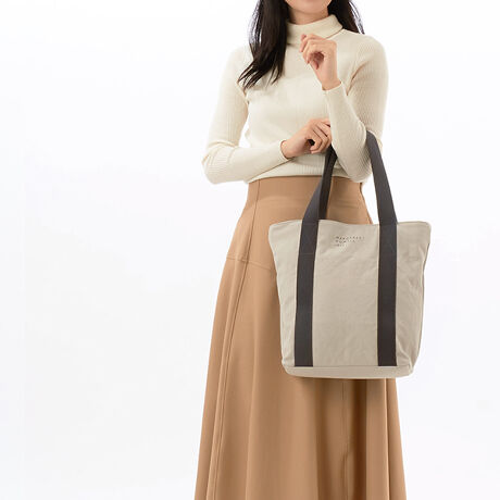 [^:MHLH5NH1]EHbVLoXɑ߂̃e[v킹cg[gobOBMH炵J[OۓIŁAJWAɂ܂B