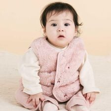 スラップスリップ ベビー(SLAP SLIP BABY)の【お揃い】総柄刺しゅうもこもこボアリバーシブルベストベビー(70~80cm)