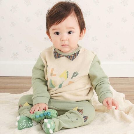 [^ԁF1822-77041]-25AW-j̎qDȋ`[tMMƋlߍ񂾃ZbgAbvBfUCtgɂقǂAt@xbg̃vgɂ̓gTJ͗lāA񂪃At@xbgɕϐg悤ȃfUCVѐŜACełB傱Ƃ`FbN݂̋ȃANZgɂȂĂ܂Bg[i[̑̓uɂȂĂ邩r܂₷̂ꂵBZbg̃pc͕G̐؂ւɃcmāA񂪂ڂĂ悤ȊyfUCłBcm̃`FbNIVȃANZgɂȂĂ܂BtiȂ݂̂͂Ȃꂵ|CgłBZbgł̒p͂Aꂼꍇ킹₷fUCȂ̂ŃN[[bg̒̂mƂ̃R[fBl[gyłˁj̎qۂu[ƃO[2FWJłBf/@\EQfނgpĂ邩A肪DɃzbN܂B̏o͐nْ̍fɂ__قȂ܂B25H~ACeySLAP SLIP(Xbv@Xbv)z`qǂ̗~J^`Ɂ`[bp̂ǂ̂悤Ɏqǂ炵Ȃi`Ȃ킢ĂǂiŐ^Yt`JWA͂̃R[fBl[g肰Ȃiグ