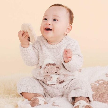 [^ԁF1837-78150]-25AW-j̎qɂ̎qɂIXXI₳G̃u[NfނŎdĂH~ɂ҂Ȓ^Cṽp[XBfUCJ[ƂɈقȂ郂`[tɎhイĂāASF낦Ȃ3FWJłBsNFꂽL[gȃETMu[Fu[̃n[gANZg̃{bgx[WF܂邢JCCN}݂ȁAĂ˂ނ˂ނȂɂȂĂ̂ƂĂL[gBꏏɂQȂ郂`[txr[炵Ă܂Bx[W͒j̎qɂ̎qɂjZbNXfUCŁAMtgɂ߂̈ꖇłBӂƂfފƗVѐŜ郂`[tAԂ̖Ɗyʂ܂Bf/@\gnɂ́AӂƂ͂̃u[NfނgpAĂ₳G藼ɃzbNtĂAւX[YȂ̂͂ꂵ|CgłBu[NV[Y1829-78016FGpb`pc1832-78009FgbvX1834-78056FjbgX1834-78067F1837-78150Fp[X1839-78039FAj}\bNX1839-78028FC`S\bNXEHbVuH͑Oҋ@֔F؍ςłBłB25H~ACeySLAP SLIP(Xbv@Xbv)z`qǂ̗~J^`Ɂ`[bp̂ǂ̂悤Ɏqǂ炵Ȃi`Ȃ킢ĂǂiŐ^Yt`JWA͂̃R[fBl[g肰Ȃiグ