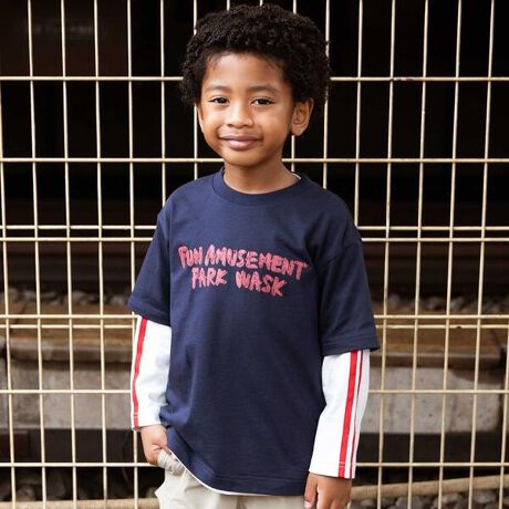 [^ԁF1342-76003]-25AW-gŐVAJWTVcZbgBfUClCTVcZbgłBTVc͎菑S͋ĈfUCBTVcɂ͑Ƀe[vāAANZgANeBuȈۂvX܂B̓rbOVGbgłƂJWAȃVGbgœ₷AۂȂł邨߂̈ꒅłBJ[̓lCr[ilCr[~I[g~[jAO[iO[~ubNj2FWJBǂANZgJ[OŁAۂȂł邨߂1łBf/@\_炩ĒSn̗ǂVfނgpBTVc͒ʋCǂATbƂBɂقǂ悢LkAyĒSnKȂ̂łȂKŁACςVԂq܂ɂ҂łB25H~ACey HAPPY MEMORIES -yvo- zgLɎc悤Ȋyvoʐ^ɎB肽߂đ؂ɋL^Ăhe[}̃RNVBełꂼj̎qyƊV[\AgŃNVbNȃ[h͓IȂǂVX^CāByFUN AMUSEMENT PARK -yVn- zVñRNVBe[}̃RNVBVñNN镵͋CJtȐEςJ[Oŕ\BBe[W̑fނvgŃgȕ͋CAƂJWAȃVGbgWASK炵AJWX^CāBy WASKiXNjzWEEAGEDSAUCYKIDuX͏ӋCȎqłEEEvRŗVѐSڂȒj̎qփAJeCXgx[Xɂ̎X̃ghقȂvfvXGbW̌JWAX^CLbYEFAŕ\h