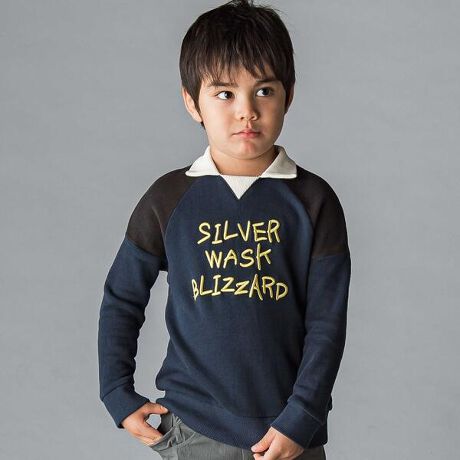 [^ԁF1347-78112]-25AW-ЂƖڂłAVѐSςg[i[BfUCfUCŃghĂꒅB̃J[؂ւANZgɂȂāAgȕ͋C肰ȂoB̊̂郍Shイ́Aו܂ŒJɎdグ̃|CgBlCr[~ubN̓N[ɁAO[~lCr[̓JWAɉfJ[OB̃g[i[Ƃ͈Ⴄ݊ŁA~̃R[fBl[g̕ƍL܂BɍAC`̈ꒅłBf/@\_炩Ȗ100Auɂ͐Lk̂|E^fށB\tgюdlŁADԒĂKBݕtfUCA1łoƂĂB25H~ACeWINTER SPORTS -EC^[X|[c-XL[AXm{[Ȃǂ̃EC^[X|[ce[}̃RNVB܂܂ghpĂggX|[ch̗vf؂ւJ[OŎĂǂVX^COāBHAPPY MEMORIES -yvo-gLɎc悤Ȋyvoʐ^ɎB肽߂đ؂ɋL^Ăhe[}̃RNVBełꂼj̎qyƊV[\AgŃNVbNȃ[h͓IȂǂVX^CāBy WASKiXNjzWEEAGEDSAUCYKIDuX͏ӋCȎqłEEEvRŗVѐSڂȒj̎qփAJeCXgx[Xɂ̎X̃ghقȂvfvXGbW̌JWAX^CLbYEFAŕ\