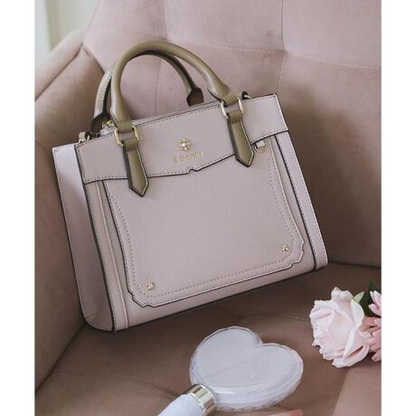 [^ԁF00482510140441]& chouetteiAhVGbgj́ᐄobONA|PbgtrW[ʂ݃obODガƋlߍ߂lC̃NA|Pbgt́yobOzV[Y瑾ẑ悤ȃfUC̃rW[lۂ͋C̐V^oI\̓|CĝCȂrW[ƍẺɂƋPrW[tVvȂ瑶݊̂nhobOB͂Ȃ́uDvlߍ߂|Cg΂߂ĂAʂ݂܂@\EobOʉEɕtĂDJɂ̓L[z_[`[tā̃CjVJ[̃`[A܂ANX^Ǝ̍D݂ɃAWOKIEʂ̓NA|PbgAD݂̐Eς肱ݎƂł܂BENA|Pbg̊ʃobWt̓AW₷悤ȂfނɂȂĂ܂BEAWNbV̓obO{̂ƃXibv{^ŌŒ肳ĂAȒPɎOăAW邱Ƃ\łIAWNbVTCYiőljF18cm^16cmڈF57mm̃JobW12xt邱Ƃł܂BENA|Pbg̓}`ő5Z`܂ōL邱ƂoAʃob`łȂ̂ʂ݂邱Ƃ\łIIEC̎[וՂTCYŁA500ml̃ybg{g𗧂ĂĎ[ł܂BX^CEobO̒łrW[gVvȂlۂfUC̐obOłBEWpXeJ[킹5F炨CɓIŁA莝̐ObYŎJ[ɎdグĂ݂ā􂺂ЈꏏɌ֘AčsĂ&#9825;obOƃAWNbV̔̔ƂȂ܂āAʐ^ɂʂݓ͔̏̔ΏۊOłBobO ^  ^ obO ^ o ^ fRobO ^ fRo ^ ɃobO ^ Ƀo ^ Q핞 ^ Cu ^  ^ RT[g ^ I^N ^ I^ ^ ^N ^ ^ ^ ʂo^ʂ݃obO^ʂ^ʂobO^ʂ|[`