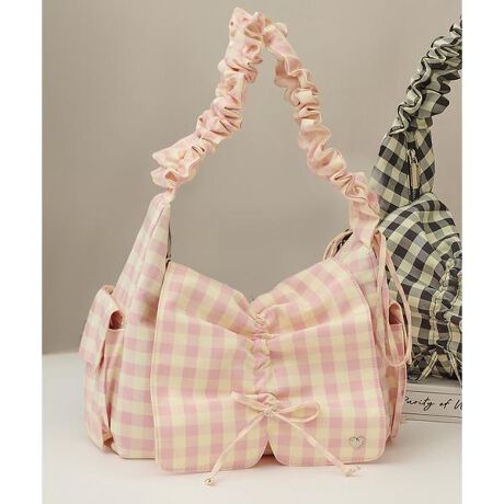 [^ԁF00482520145011]& chouetteiAhVGbgj̃MK`FbN {MU[V_[obOSƂ߂ACe߂₷vCXŒĂV[Y̑lC̃{MU[V_[obOMK`FbNver.oIVƌ򊴂̂|GXefނgpāA2wayŎgobOv`vłĂ܂􁥋@\EobÔƂĂyAוȊȌdɂ̂ꂵ|CgEzX}[gtHA500ml̃ybg{gQĎ[łAڈȏɉו邱Ƃł̂ŕig◷s̃obOɂEV_[͂ЂŒłALтԂł͎΂߂ɁAƍi΃MU[̂킢|obOɑϐgEiV_[̂Ђ̓{тɂĉvX邱Ƃł܂EςV_[̓AE^[݂̌ɂĕς邱Ƃł̂ŁA~̓R[gL΂Ē邱ƂEʉEɃ|CgɂĂՂn[g̋ƁAV_[ߗpɂn[g^gĂAׂɂ肪ӂĂ܂Eɂ̓I[v|Pbg1ATChɂtbv|Pbg2Ă̂ŏd̂Ƀsb^łIX^CEpXeJ[̃MK`FbN炵oBtF~jɂJWAɂ܂IE򊴂ƃV̂fނgAliȏ̌ڂɂACeEnȂЂŃMU[񂹂邱ƂŃfUCvXĂ̂ŃpcEXJ[gɊւ炸AǂȃR[fBl[gł킹₷fC[[XɊ􂵂܂BEgh̃n[t[obOɃVGbg炵𐷂荞񂾃obOBECyɃghꂽɃsb^̂߃ACeł