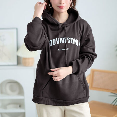 [^:GOLDY-1631]Nёfނ̃t[fB[Sp[J[łBVvȃSANZgɂȂԂȌ`̃p[J[Bx[VbNȃp[J[͎g₷AC`߁B傫ȗ̃t[h͏猩ʂQBYɂΉ̃jZbNXfUCŁA낢R[flJWAy݂IfC[A[EFAɂ߂ȈꒅłB