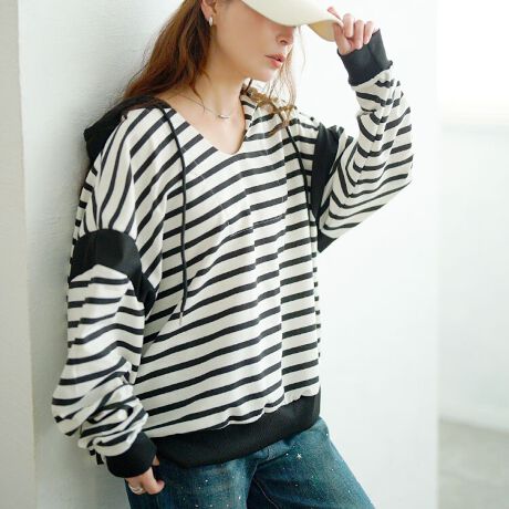 [^:GOLDY-1762]l̔ŒȂ{[_[̃p[J[B[߂VlbNŊXbLA傫ȃt[hŏ猩BƂI[o[TCYő̌^E킸NV[ȒSnBqbvɂ䊴ŋCɂȂ镔Jo[B␞̓udĂŁA[YɂȂ肷ŜЂ߂Ă܂B{[_[̔قǂ悢݊AꖇłȂꂽۂɎdオ܂BghƒSn̂悳𗼗p[J[ŃbNXX^CyłB