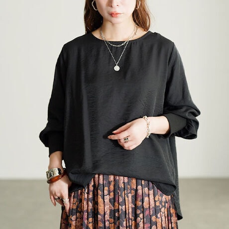 [^:CPDAI-640958]ƒȂVvȃT̓ołBp܂ŔȂobN^bNvXB̓IȃVGbg܂AтɌy₩ȕ\Ă܂B̒߃uƂقǂ悢{[ACɂȂ̘r⌨܂₳Jo[B܂ŉB뒷߂̃Eh܂Jo[AŜ䊴B[̂Ȃ₩ȑfނ͔肪炩AԒĂKBԂ⃏}CEFAɂg閜\gbvXB[h[uɉ邾ŒȂ̕ƍL܂B