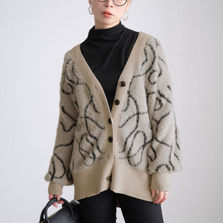 [^:MARU-20029]ӂӂƂVM[̎ƁA_ȃCڂ䂭VM[jbgJ[fBKB_ɕ`ꂽCA[eBXeBbNŃ[hȕ͋CoBVM[fނɕAVvȃCi[ɉHD邾ŁAgĥ؂₩ȃX^CBhbvV_[ɁAƂoXgݒŃ{fBCEƂȂAHD邾ő̌^Jo[ɁBۂƃ{[̂X[u炵oA̘r܂Jo[܂B߂̃unvXAqbvBSłȂꊴY܂B