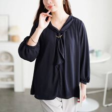 【大きいサイズ】 ゴールドパーツ付きラッフルタイブラウス 大きいサイズ レディース トップス