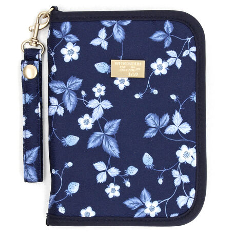 [^:0012580001]uCh Xgx[v[CNu[ŌɃAbvf[gA yXgx[ CNu[zoꂵ܂Bu[̔ZWŕ`ꂽXgx[CNu[̃vg{ꂽ}`P[XipX|[gjłBpX|[g`Pbg[ł}`P[XBɂ͗lXȎdl̃|Pbg7A蒠J[h[\Bwʂɂ|PbgtByz_[O\ȃXgbvtĂ̂ŁAs͂񕁒igɂ֗ȃP[XłB[WEDGWOOD]WEDGWOOD́upH̕vƌĂ΂WTCAEEFbWEbhɂ1759Nɑn݂ꂽmHuhłBCMX͂ߊẻMɈpꂽƂŖmȂ̂ƂAɂĂɐV̂ɒ킵Ď[hĂWTCÃXsbgnƓς炸Ɏ󂯌pĂ܂B