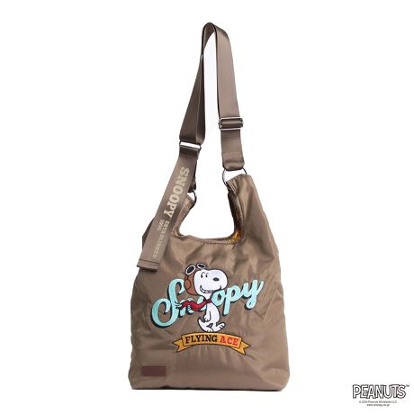 [^:ODB032]PEANUTSOUTDOOR PRODUCTS̃R{ACeoIlC̃Xk[s[̕ϑLN^[uFLYING ACEv̎hJOʂɎ{܂BXk[s[̃SfUC͕ML̕`F[Xeb`hJŗ̊ƃBe[W\Ă܂BD]̂QWAYg[gV_[̐V샂fBA4t@CcɎ[\ȑeʃobNȂ̂ŕiוɑ劈􂵂ĂꂻBJrit̃V_[Xgbv͎O\Ȃ̂ŁAV_[obNEg[gobNƃR[fɍ킹Ďg邱Ƃł܂B