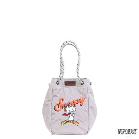 [^:ODB036]PEANUTSOUTDOOR PRODUCTS̃R{ACeoIlC̃Xk[s[̕ϑLN^[uFLYING ACEv̎hJOʂɎ{܂BXk[s[̃SfUC͕ML̕`F[Xeb`hJŗ̊ƃBe[W\Ă܂B炵tĤQWAYg[g͔wʑɒʏ̐؂ւ|Pbg̏ɁAtBfނ̂Ԃ|PbgtĂ邽߁AԂoĎgpAɂ͐؂ւ|Pbg[ĎgpƁA̓̃R[fCɂĎg\łB