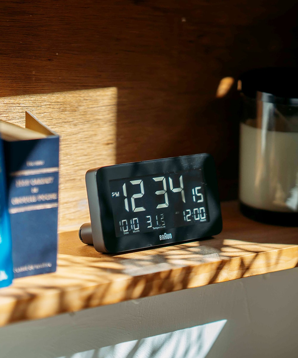 Digital Alarm Clock BC010 BLACK / WHITE | ブラウン(BRAUN) | BC10 | ファッション通販  マルイウェブチャネル