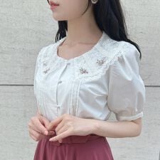 【洗える】ローズ刺繍チュールレース衿ブラウス