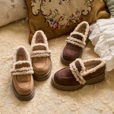 フィント(FINT)のベルト使いフェイクムートンシューズ