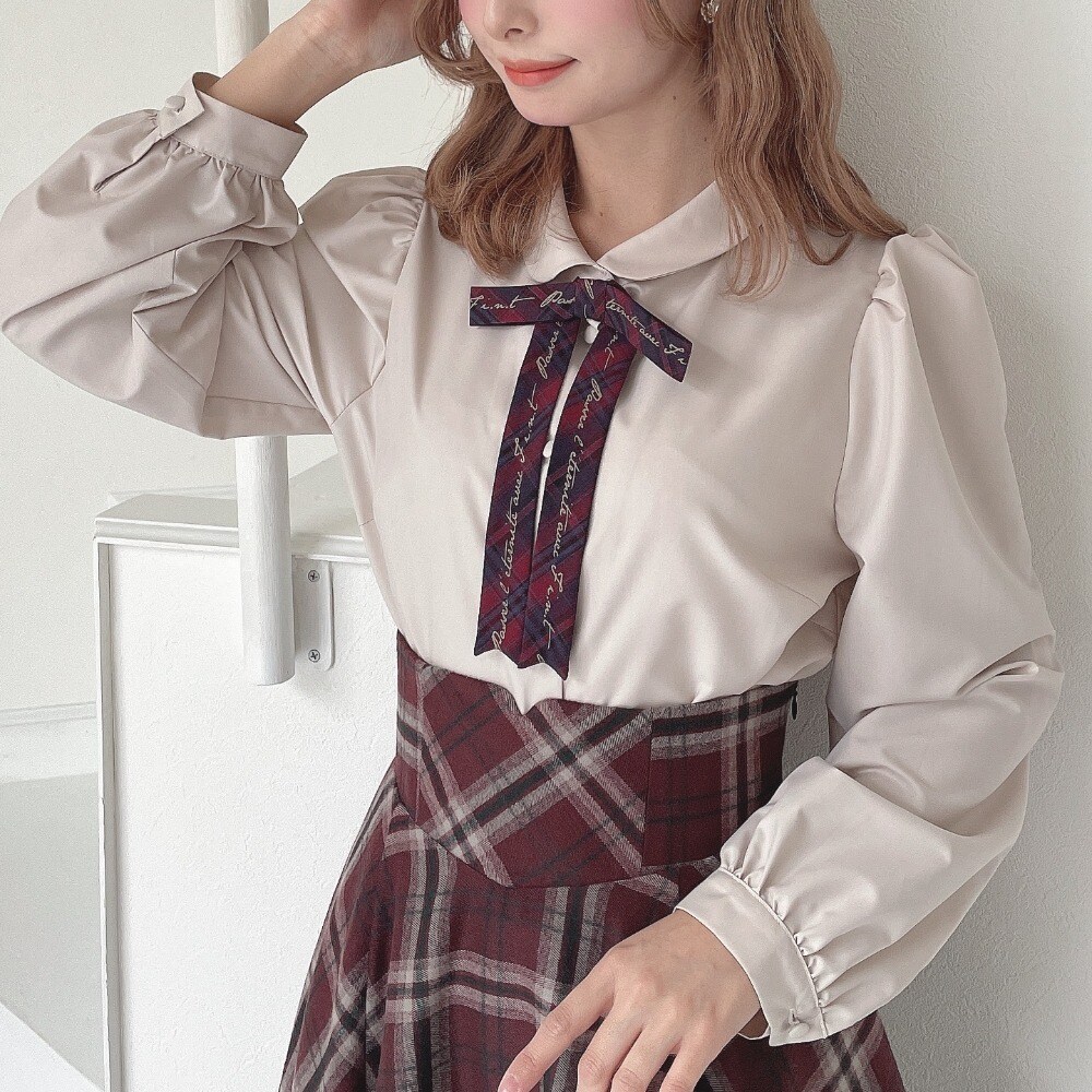 洗える】ローズカメオブローチ付きブラウス | アンアナザーアンジェラ