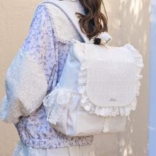 コットンレースフラップリュック　A4サイズ収納可能