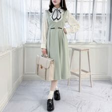 チェーンビット使いディープVネックジャンパースカート