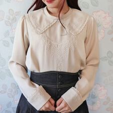 同色刺繍衿付きプルオーバーブラウス【洗える/襟取り外し可能】