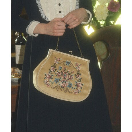 レリーフローズ刺繍チェーンがま口バッグ | アンアナザーアンジェラス 