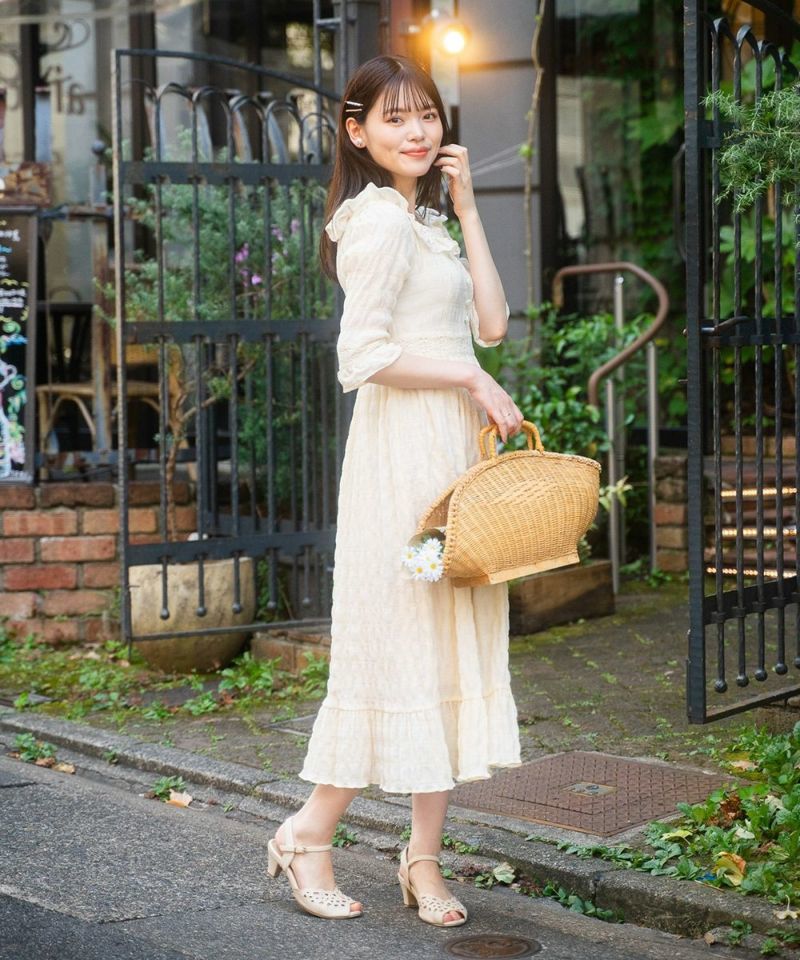 an another  angelus オープンカラーフレンチシャビーワンピース an another angelus】レース使いビッグカラーロングワンピース