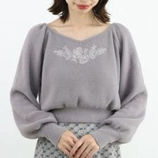 アンアナザーアンジェラス(an another angelus)のローズ同色刺繍シャギーニットプルオーバー