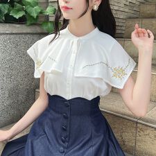 【洗える】スクエアケープ衿ローズ刺繍ブラウス