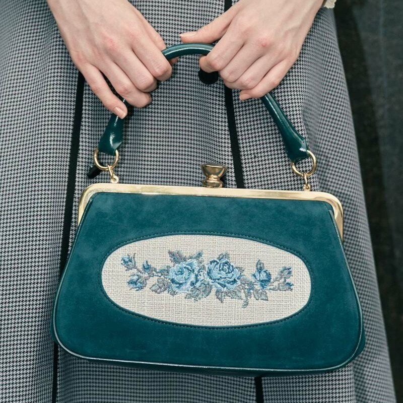 WEB限定】フレームローズ刺繍バニティバッグ | アンアナザーアンジェラ