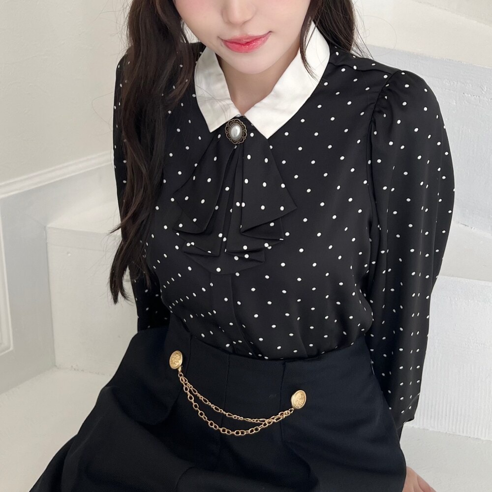 洗える】ローズカメオブローチ付きブラウス | アンアナザーアンジェラ