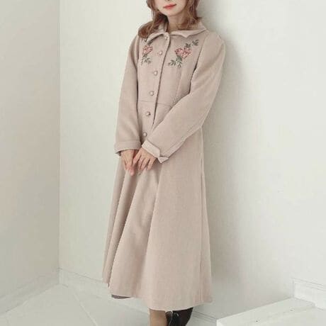 [^:56BD03j007]fUC|Cgtg̑@ׂȃ[YhJڂ䂭OR[gBE[̍㎿ȑfނpāAgƌy̗˔̈i܂̌`tgɕԃ}[utiȃNVJoĂ܂BIXXX^CÕR[g͑O߂ăs[X̂悤Ɋ̂IXXBpvXnhobOȂǂ̃NVJŃ[hՂɃR[fyŁB|PbgF藠nF萶nFӂiNъjFȂyFz g108cm 98cm 33cm 61cm EGXg88cm