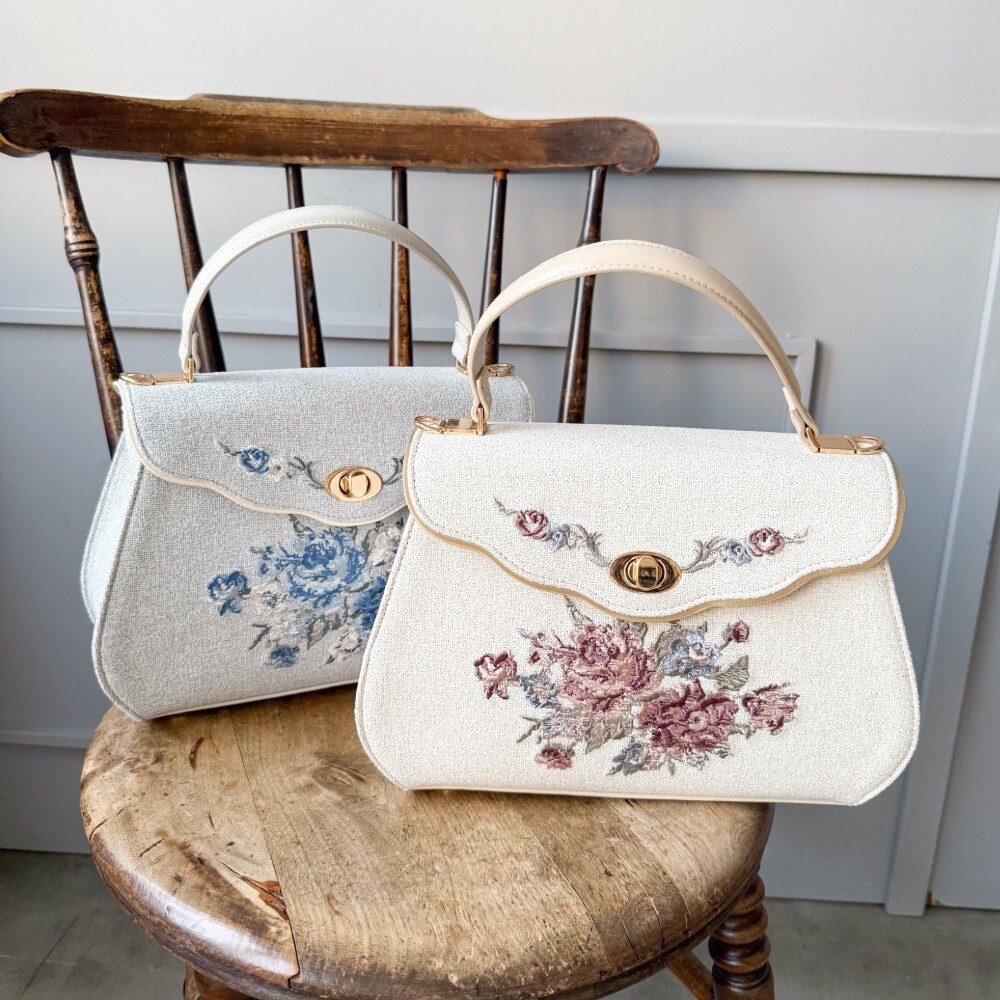 【新品】ローズ刺繍フラップハンドバッグ【希少】 ローズ刺繍フラップハンドバッグ | アンアナザーアンジェラス(an