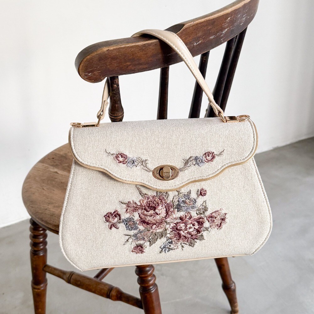 ローズ刺繍フラップハンドバッグ
