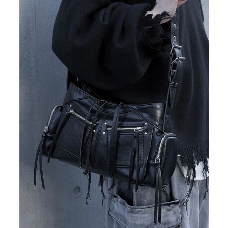 [^:RSG25063]DesignEU΂߂ꂽJVƃVo[p[cڂfUCBEԂȃfUCɌ܂z500mlybg{gA~j@Ȃǂ\TCYłBERɂ̓ACbgfUC̗pA GbWBȕ͋ĈobOɎdグ܂BDetailEʂ2ATCh2Awʂ1̃t@Xi[|PbgA@ɂt@Xi[|PbgƃI[v|PbĝŁ@ǉŃ|[`KvȂAlXȉו[ł܂BEn̓VH{Be[WCNȃtFCNU[gpBÊ₷nŃfC[[Xɂg܂BStylingEV_[Xgbv65cm`105cm܂Œ߂\Ȃ̂Ńg[gobOƂĂg܂BEтɗh钷߂̃t@Xi[Xgbv̓VvȃR[fƂ̑Ej킸gpł郆jZbNXȃACełB