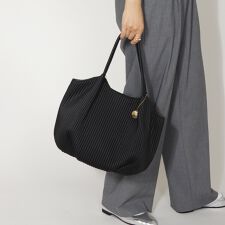 ベース(BASE)の【500mlペットボトル収納可】ラウンド型 プリーツデザイン トートバッグ