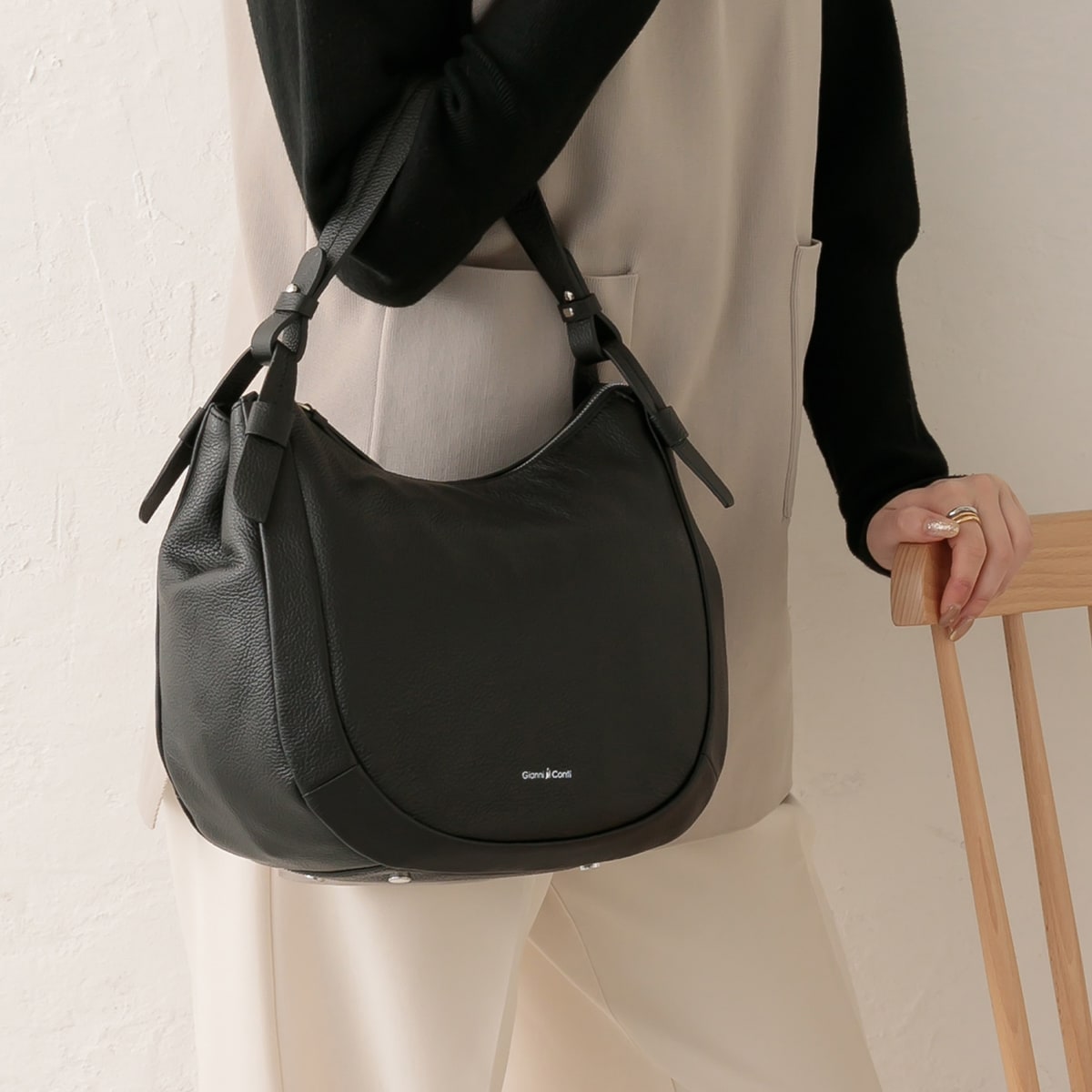 ベース（BASE）/【Gianni Conti】【本革】イタリア製 カーフレザー ショルダーバッグ Gianni Conti】【本革】イタリア製 カーフレザー ショルダーバッグ