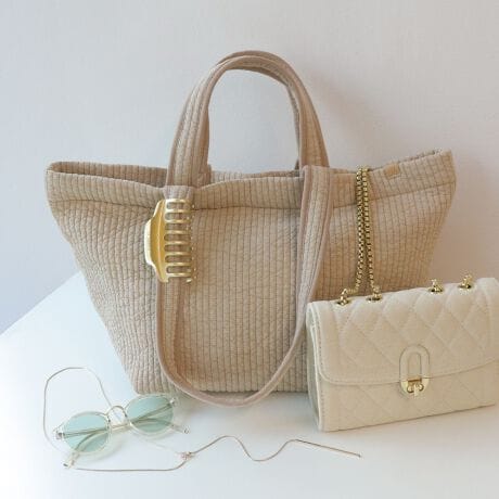 LĝӂƂfފ̃g[gobOBpointËقȂ鎝tŁAnhłV_[obOłg2WAYdlBEobOԌ̓}OlbgŁAJyɂĂ܂BEɂ͑傫߂̃I[v|PbgtŁAނ̐₷֗BE_炩ȑfނŁAԂ̎gpłւ̕SȂ̂|CgBE}`Leʂ̃fUCŁA500mlybg{gⒷzȂǕKvȕ܂TCYŎg蔲QBEVvȃfUCŕLX^Cɍ킹₷TuobOƂĂd󂵂܂Ed340gƌyʂŁA}U[YobOɂIXXłBiEO|PbgFȂE|PbgFI[v|Pbg~1EA4Ήi22~31cm)F~Ezi10~20cmjFEybg{gi500mljFEybg{gci500mljFfpʐ^͎BeɂAۂ̃J[ƑقȂꍇ܂B\߂Bi̐F̖ڈ́AiP̂̉摜QƂBîCɓo^ @n[g}[NNbNIJ[̍ēגʒmAZ[m点܂BVbv̂Cɓo^ @ViēגʒmȂǁAȏ󂯎邱Ƃł܂B[^:93891]