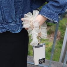 ベース(BASE)のチュールフリル ストラップ スマホストラップ